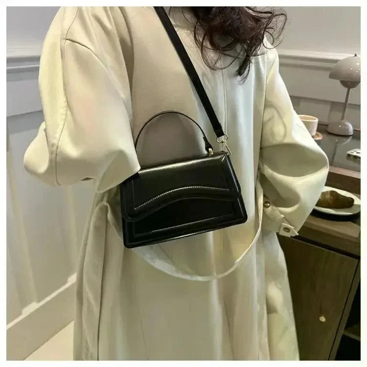 Bolsa Feminina Transversal com Design Estruturado Modelo Belle Époque