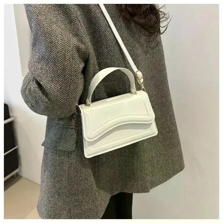 Bolsa Feminina Transversal com Design Estruturado Modelo Belle Époque